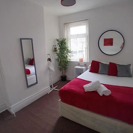Large Family Home Central Location 3 Double Bedrooms And 1 Single Bedroom カーディフ エクステリア 写真