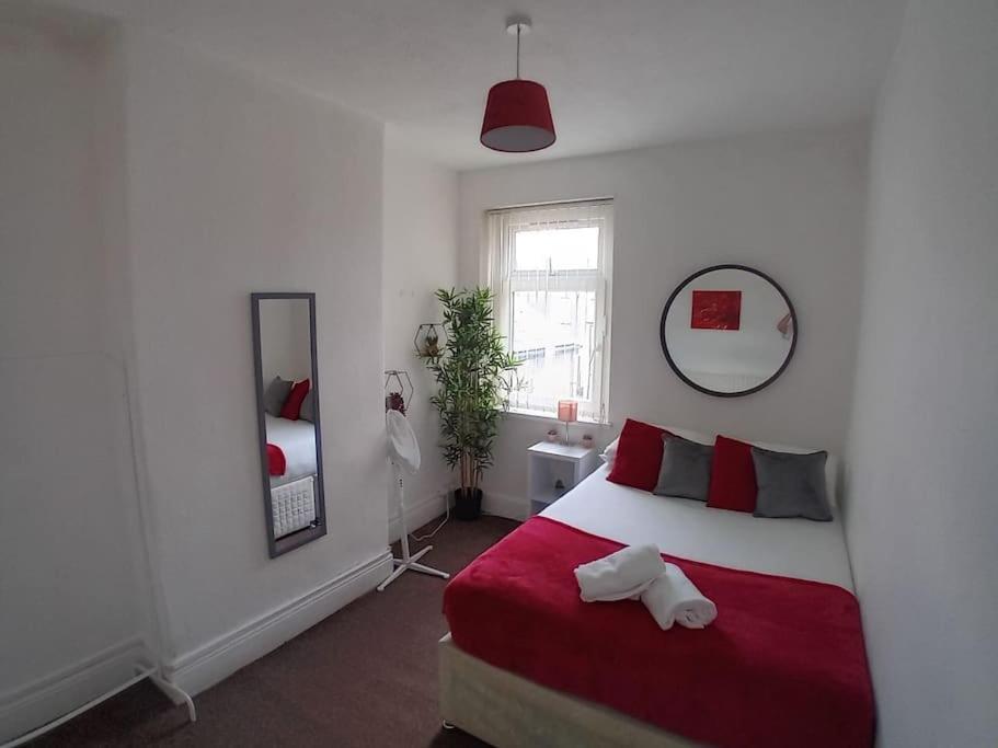 Large Family Home Central Location 3 Double Bedrooms And 1 Single Bedroom カーディフ エクステリア 写真