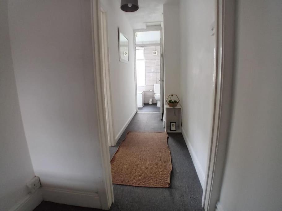 Large Family Home Central Location 3 Double Bedrooms And 1 Single Bedroom カーディフ エクステリア 写真