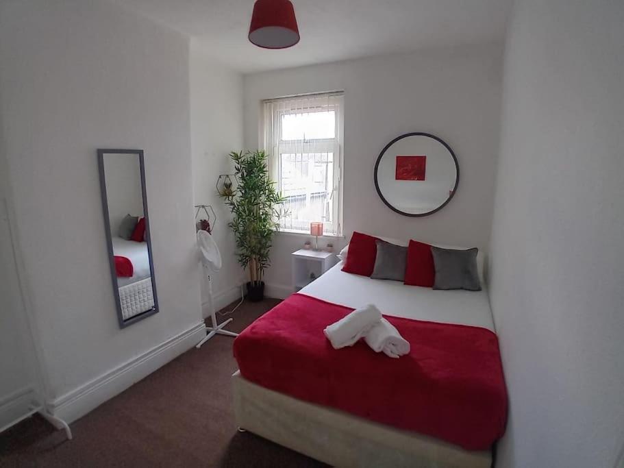 Large Family Home Central Location 3 Double Bedrooms And 1 Single Bedroom カーディフ エクステリア 写真