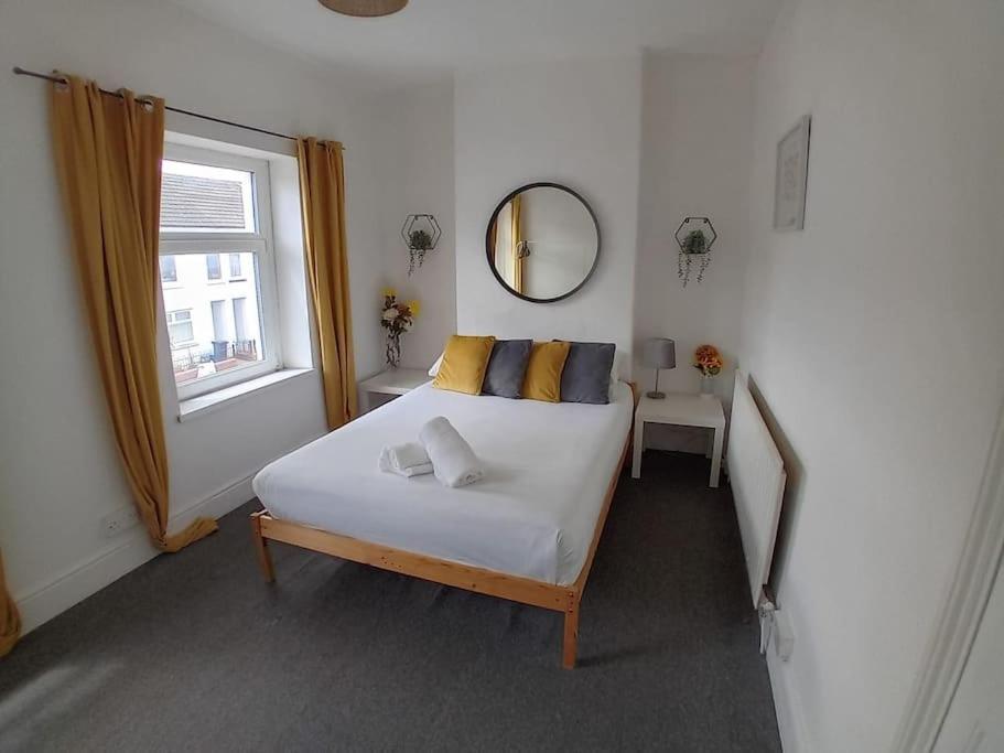 Large Family Home Central Location 3 Double Bedrooms And 1 Single Bedroom カーディフ エクステリア 写真