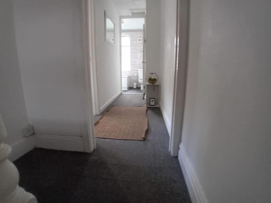 Large Family Home Central Location 3 Double Bedrooms And 1 Single Bedroom カーディフ エクステリア 写真