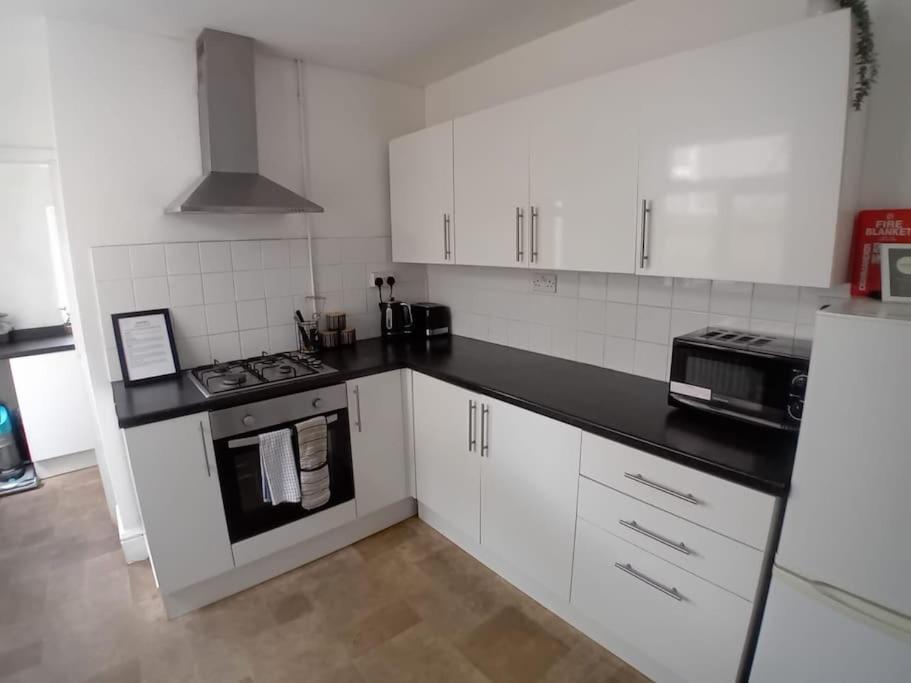 Large Family Home Central Location 3 Double Bedrooms And 1 Single Bedroom カーディフ エクステリア 写真