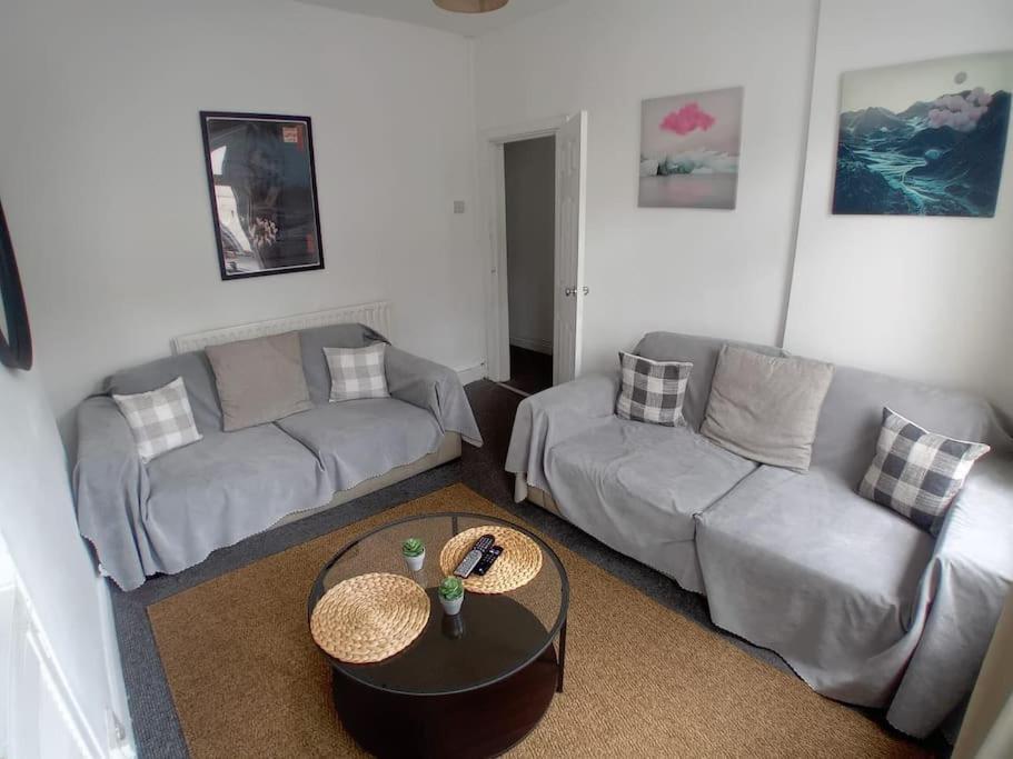 Large Family Home Central Location 3 Double Bedrooms And 1 Single Bedroom カーディフ エクステリア 写真
