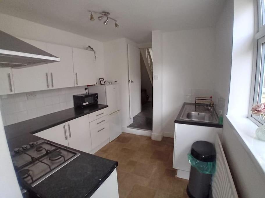 Large Family Home Central Location 3 Double Bedrooms And 1 Single Bedroom カーディフ エクステリア 写真