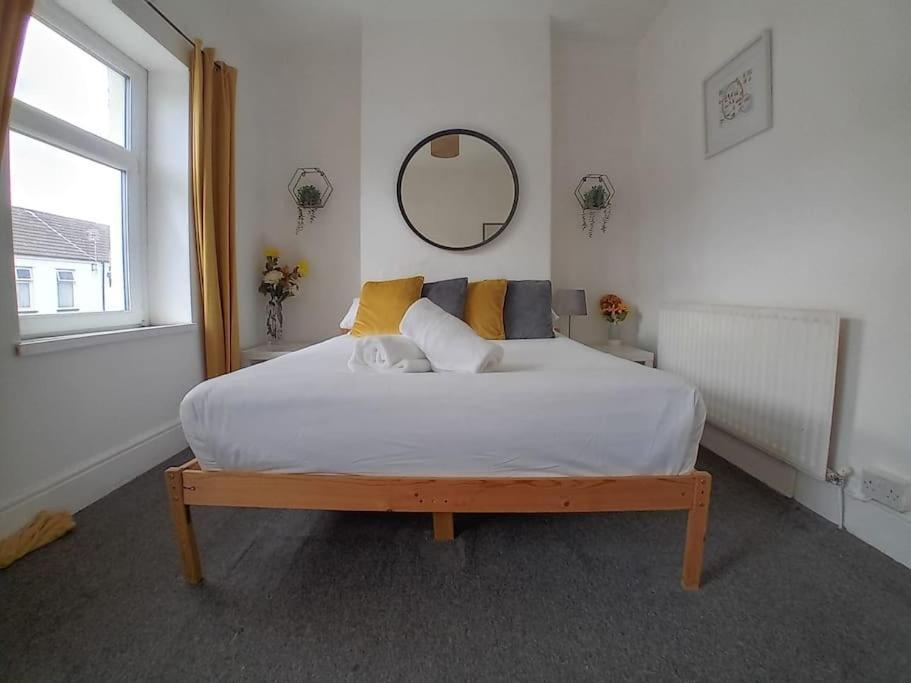 Large Family Home Central Location 3 Double Bedrooms And 1 Single Bedroom カーディフ エクステリア 写真