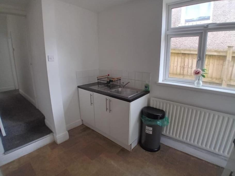Large Family Home Central Location 3 Double Bedrooms And 1 Single Bedroom カーディフ エクステリア 写真