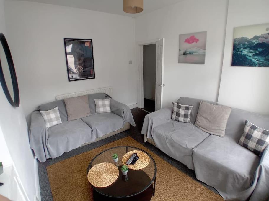 Large Family Home Central Location 3 Double Bedrooms And 1 Single Bedroom カーディフ エクステリア 写真