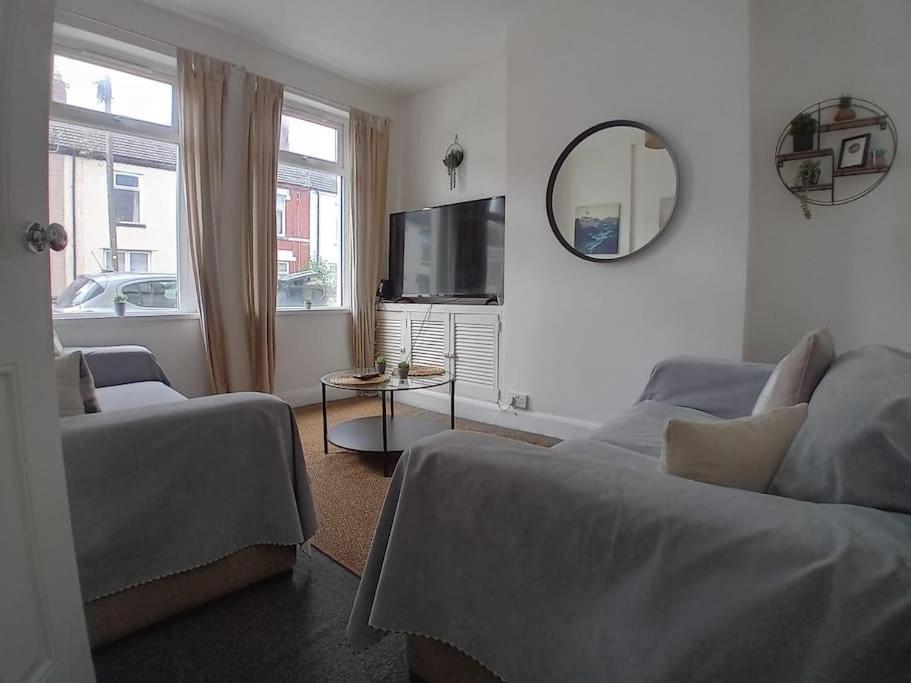Large Family Home Central Location 3 Double Bedrooms And 1 Single Bedroom カーディフ エクステリア 写真